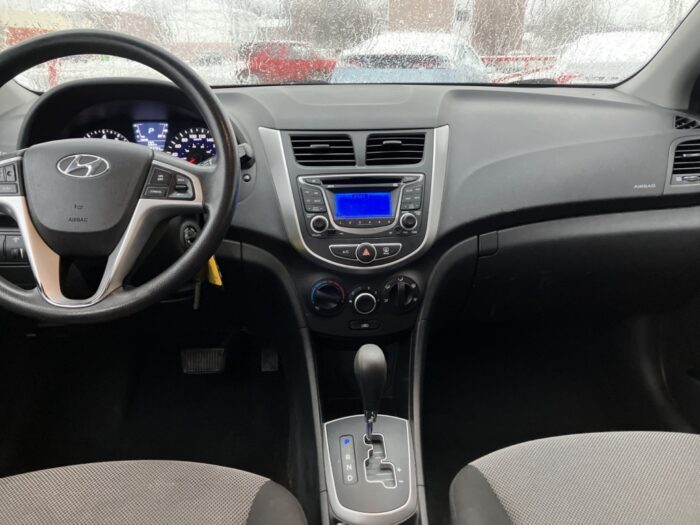 Hyundai Accent GL - Image 16