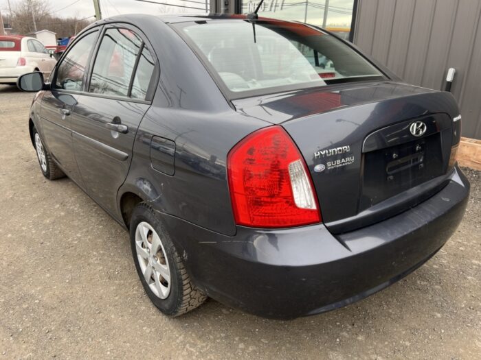 Hyundai Accent GL - Image 3