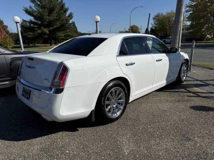 Chrysler 300 300C - Image 23