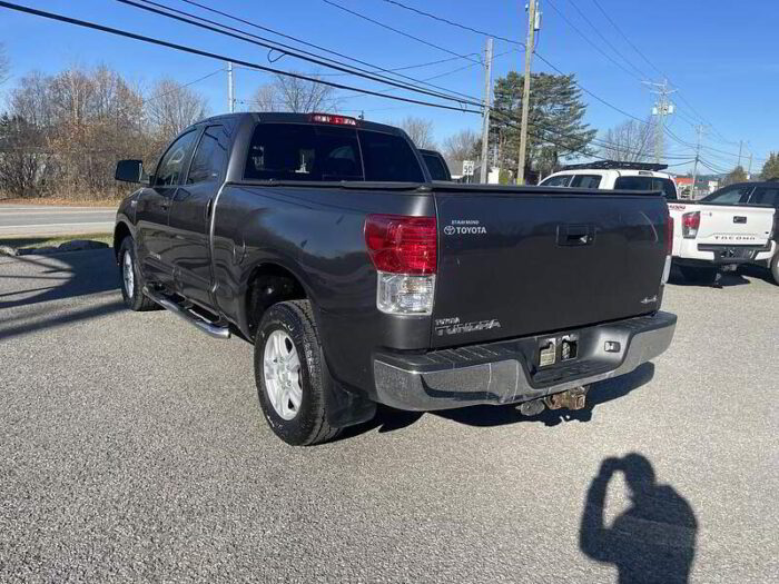 Toyota Tundra SR5 - 5.7L V8 4X4 - Image 5