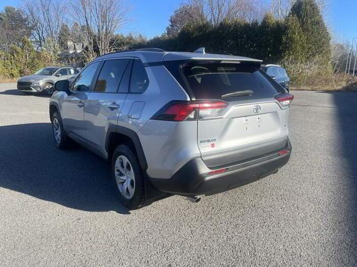 Toyota RAV4 LE AWD - Image 6