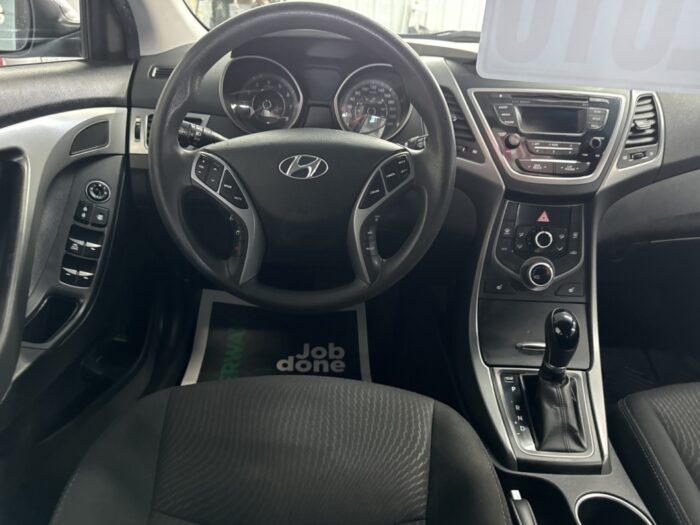 Hyundai Elantra GL - Image 12