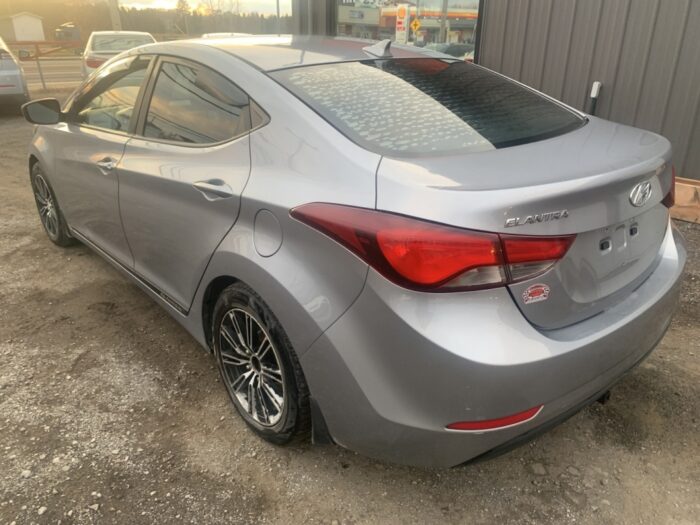 Hyundai Elantra GL - Image 3