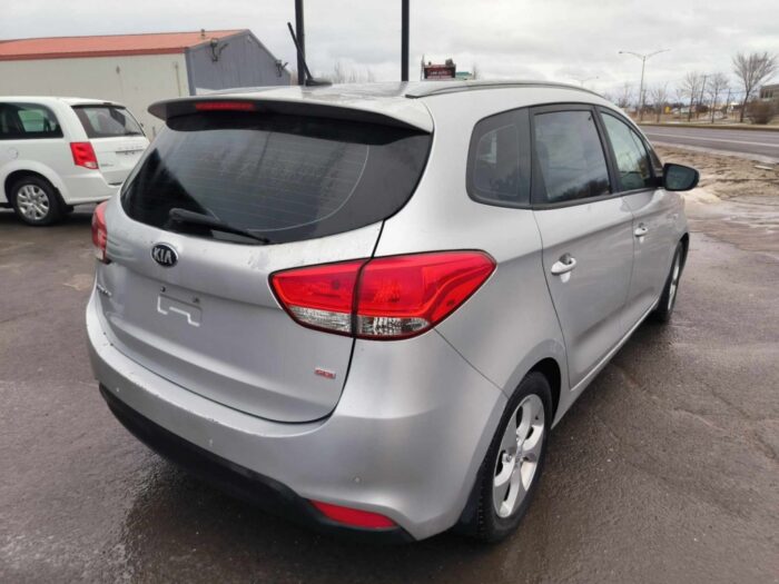 KIA Rondo LX - Image 9