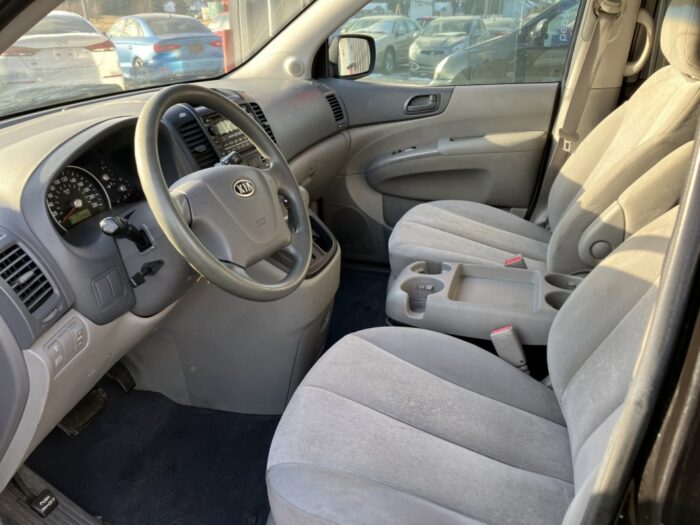 KIA Sedona LX - Image 8