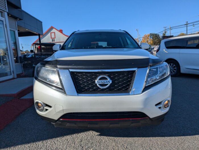 Nissan Pathfinder SV - Image 3