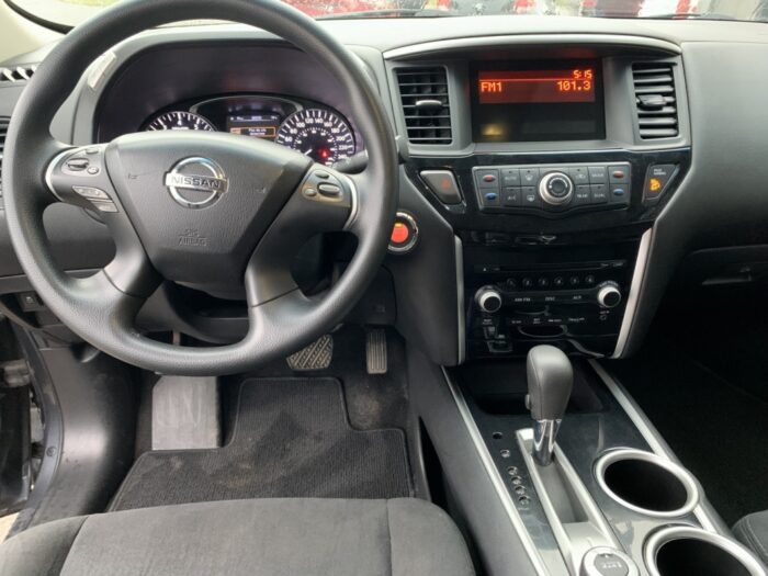 Nissan Pathfinder S – Image 12