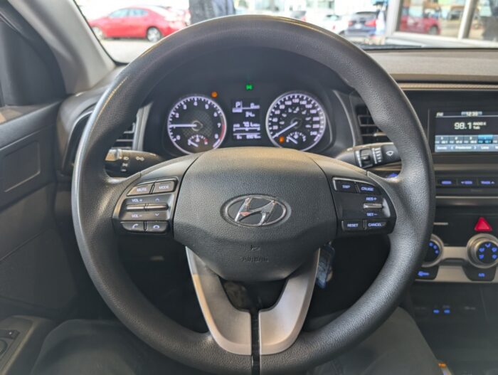 Hyundai Elantra Essential - Image 11