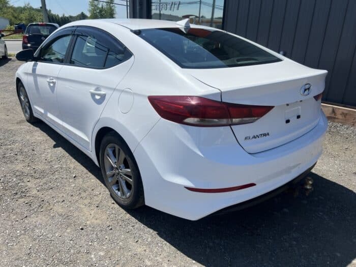 Hyundai Elantra GL - Image 3