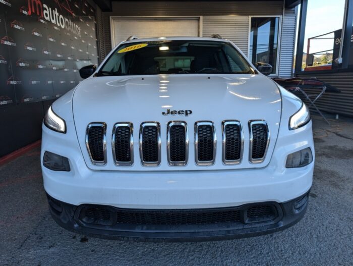 Jeep Cherokee Sport - Image 3