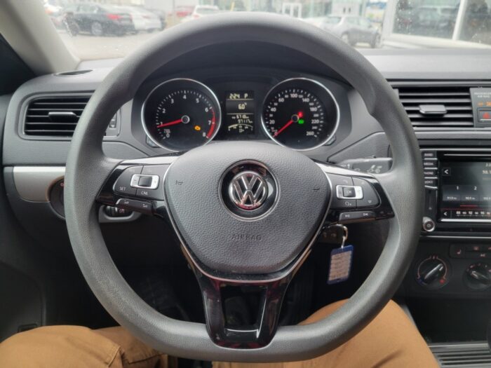 Volkswagen Jetta Trendline+ - Image 10