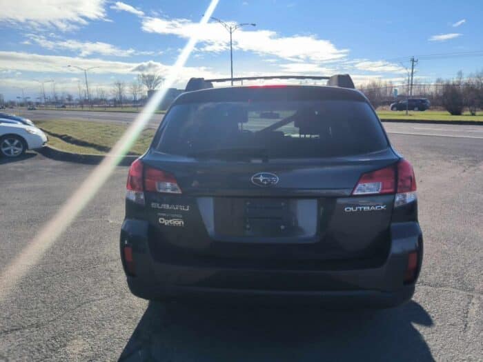 Subaru Outback 2.5i Sport avec Groupe Limité - Image 7