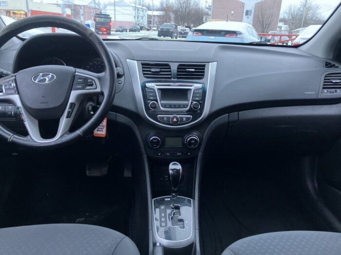 Hyundai Accent GLS - Image 20