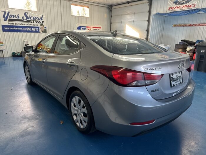 Hyundai Elantra GL - Image 7