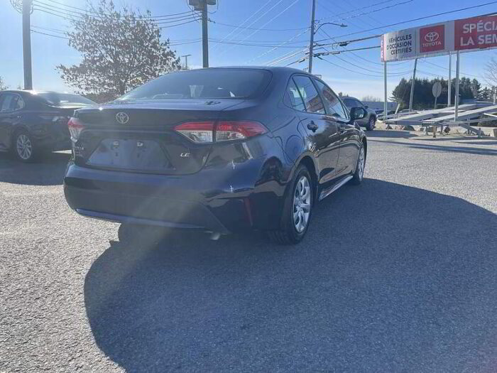 Toyota Corolla LE CVT - Image 4