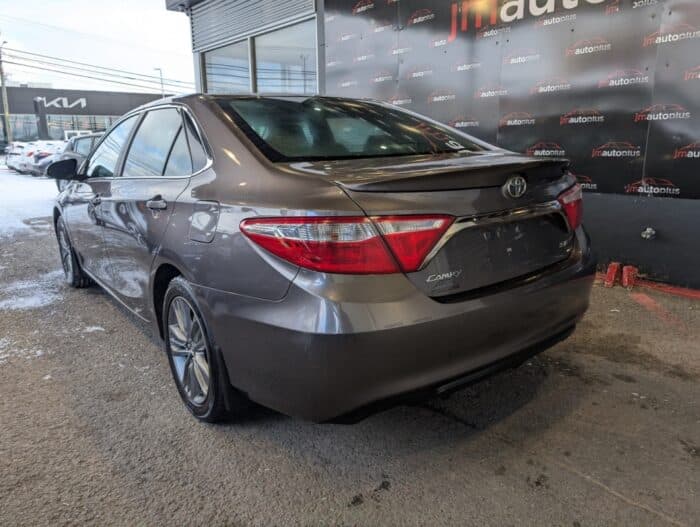 Toyota Camry SE - Image 7