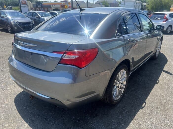 Chrysler 200 LX - Image 4