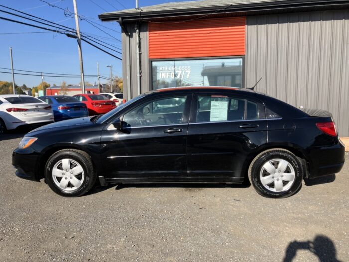 Chrysler 200 LX - Image 4