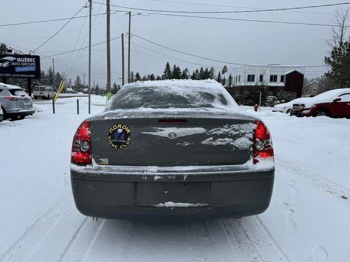 Chrysler 300 Berline 4 portes Limited, traction arrière - Image 4