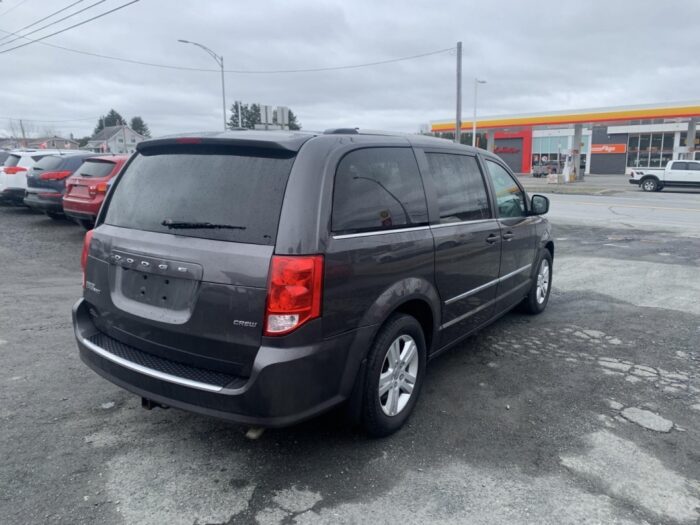 Dodge Grand Caravan SXT - Image 6