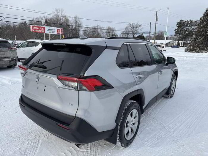 Toyota RAV4 LE - A VENDRE PRES DE QUEBEC - - Image 5