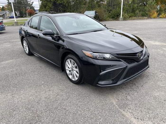 Toyota Camry SE Auto - Image 3