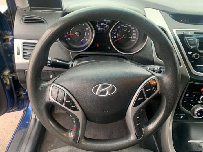 Hyundai Elantra GL – Image 14