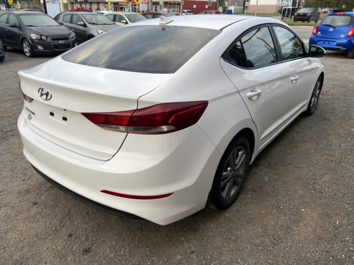 Hyundai Elantra GL - Image 4