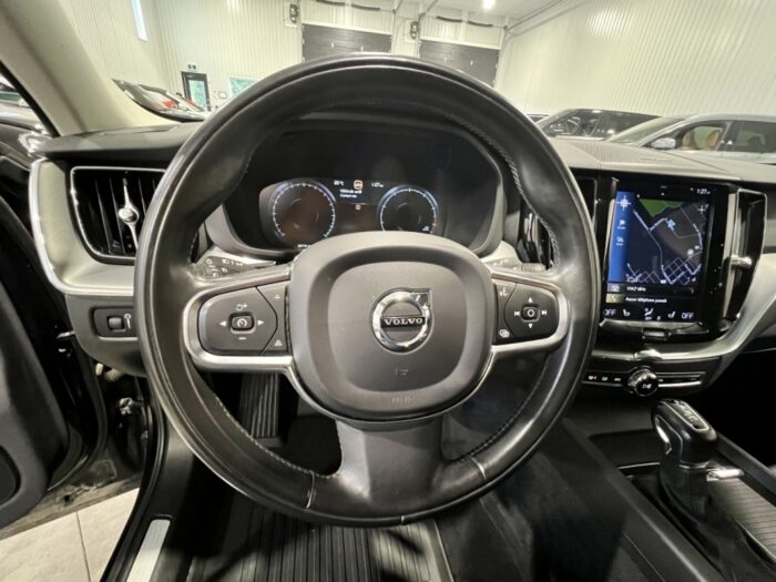 Volvo XC60 Momentum – Image 10