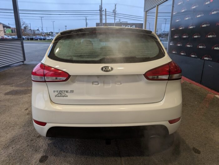 KIA Forte5 LX+ - Image 6