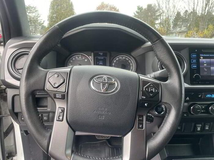 Toyota Tacoma 4x4 Double Cab V6 TRD Sport - Image 8