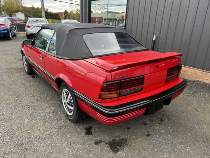 Pontiac Sunbird LE - Image 3