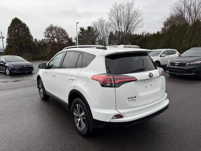 Toyota RAV4 FWD LE - Image 8