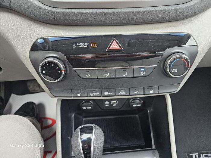 Hyundai Tucson AWD 4dr 2.0L - Image 12