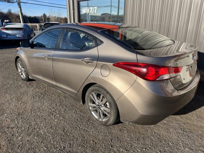 Hyundai Elantra L - Image 3