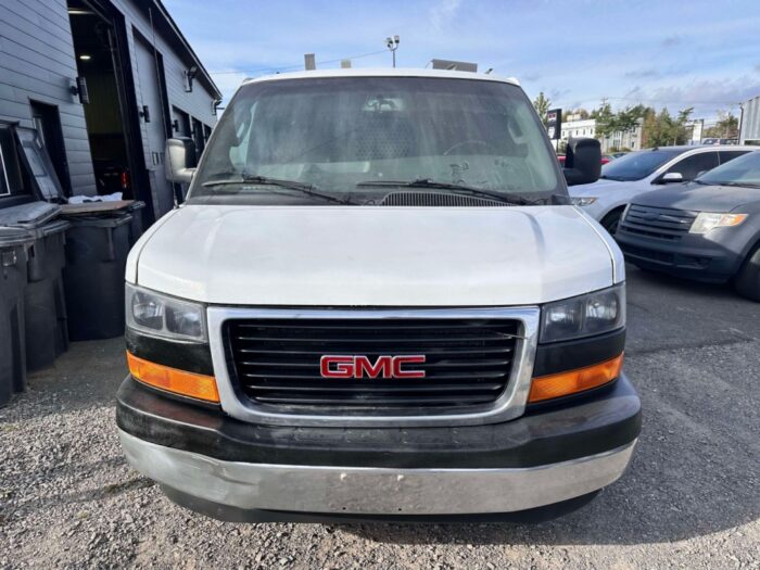 GMC Savana - – Image 3