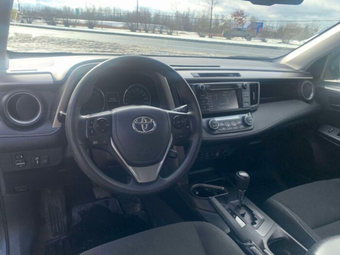 Toyota RAV4 LE+ hybride - Image 12