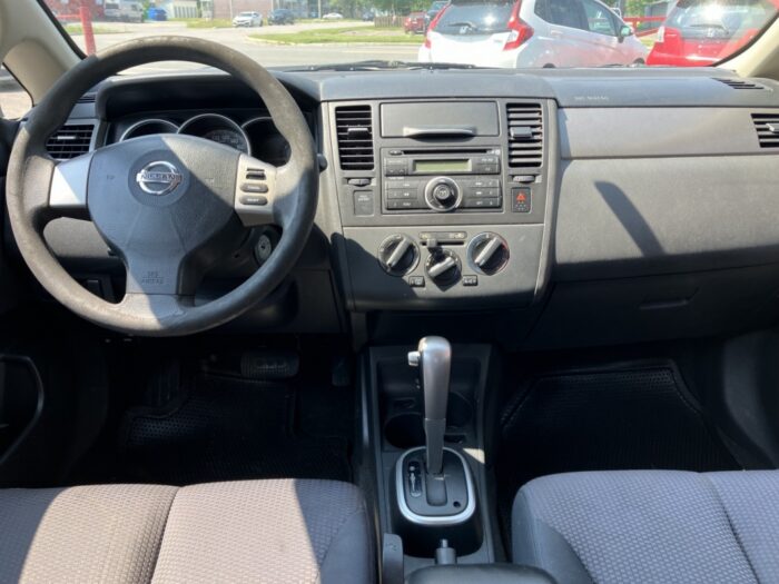 Nissan Versa 1,8 SL - Image 21