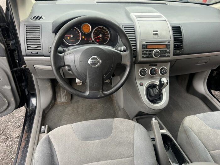 Nissan Sentra 2,0 S - Image 11