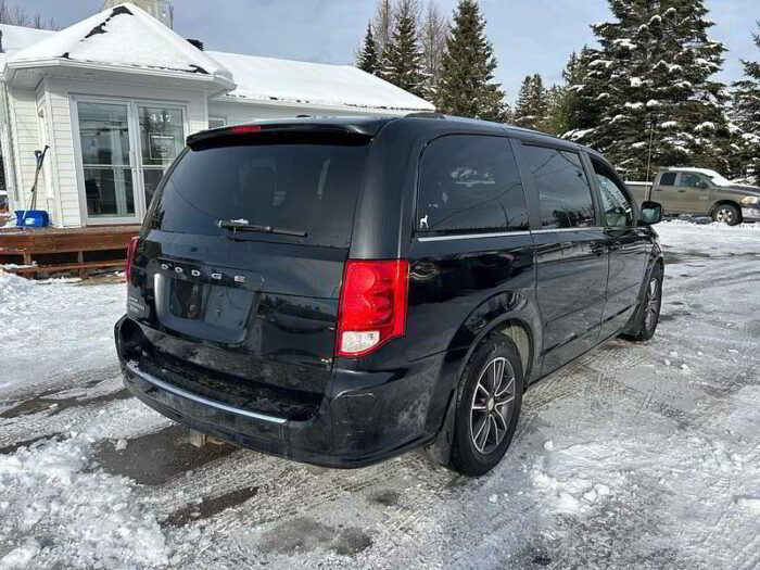 Dodge Grand Caravan SXT Premium Plus fourgonnette de tourisme 4 portes - Image 3