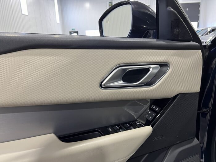 Land Rover Range Rover Velar R-Dynamic S - Image 9