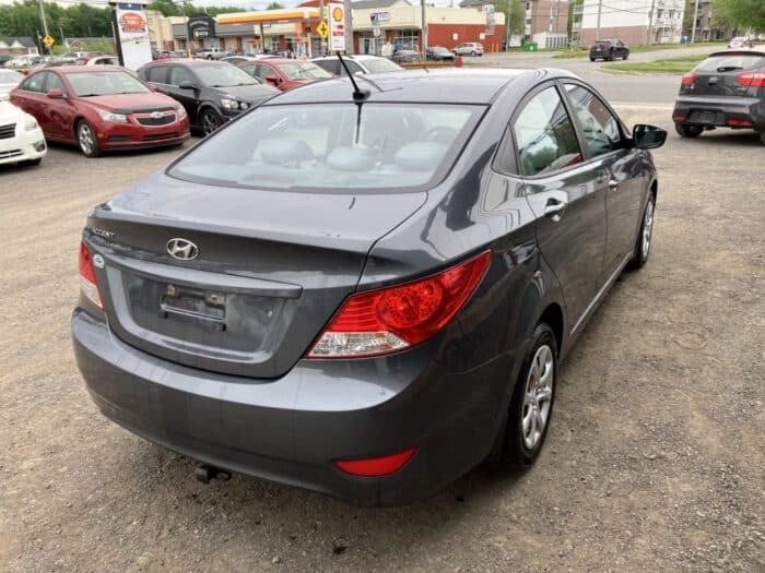 Hyundai Accent GL - Image 8