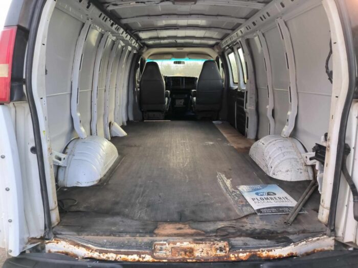 Chevrolet Express Cargo Van - Image 11