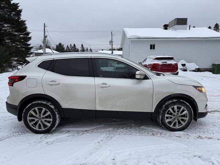 Nissan Qashqai SV TI CVT - Image 6