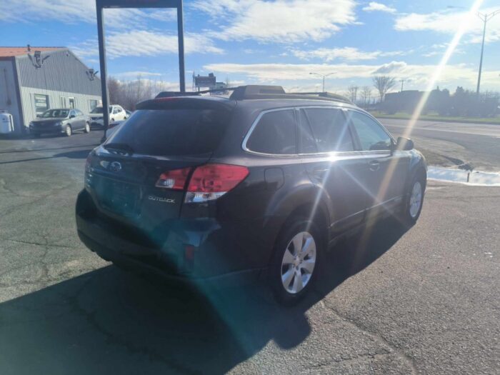 Subaru Outback 2.5i Sport avec Groupe Limité - Image 8