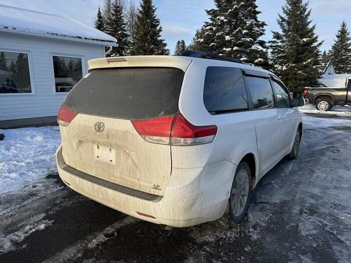 Toyota Sienna 5 portes V6 LE 7 places Traction intégrale - Image 5