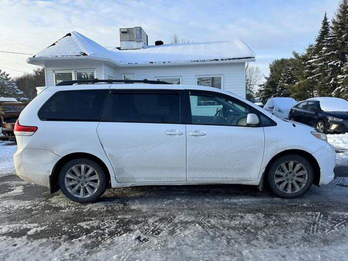 Toyota Sienna 5 portes V6 LE 7 places Traction intégrale - Image 6