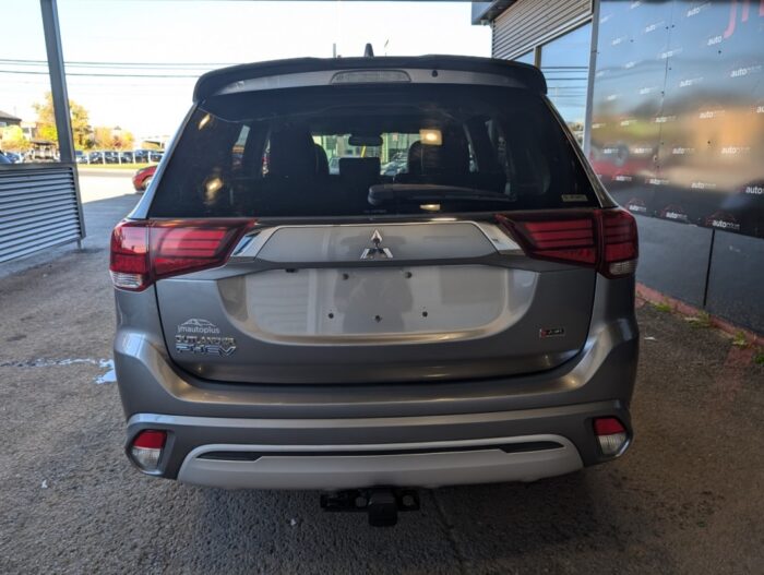 Mitsubishi Outlander PHEV SE - Image 6