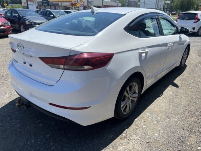 Hyundai Elantra GL - Image 4