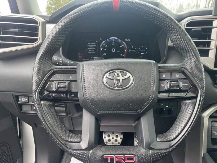 Toyota Tundra Hybrid LIMITED CREWMAX TRD OFF ROAD - Image 12